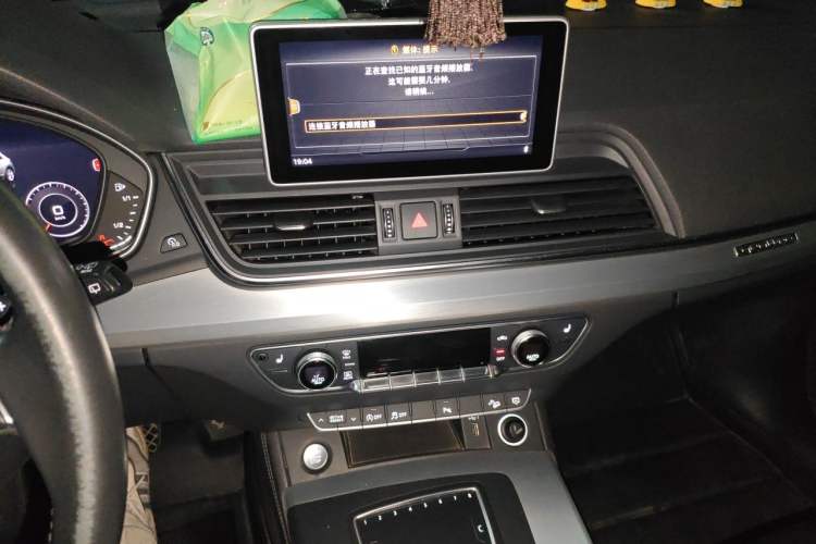 Used Audi Q5L 2018 40 TFSI Prestige Fashion Edition China VI Audio And AC Panel