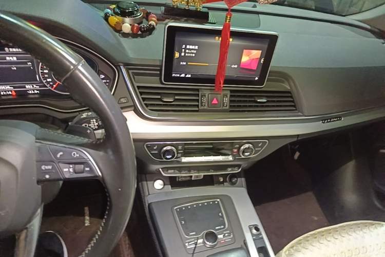 Used Audi Q5L 2018 40 TFSI Prestige Fashion Edition China V Audio And AC Panel