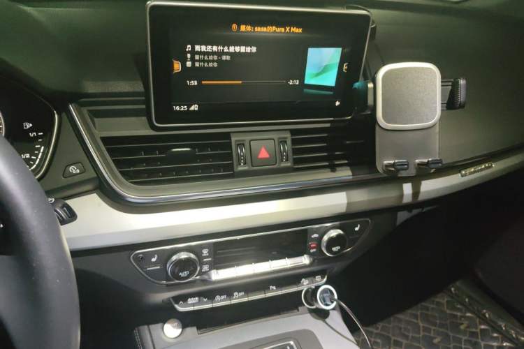 Used Audi Q5L 2018 40 TFSI Prestige Fashion Edition China VI Audio And AC Panel