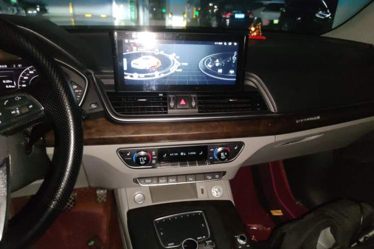 Used Audi Q5L 2018 40 TFSI Prestige Fashion Edition China V Audio And AC Panel
