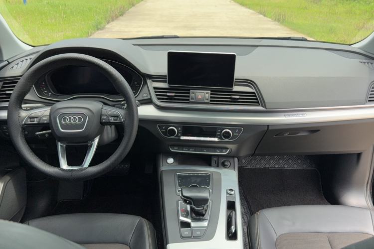 Used Audi Q5L 2018 40 TFSI Prestige Fashion Edition China V Audio And AC Panel