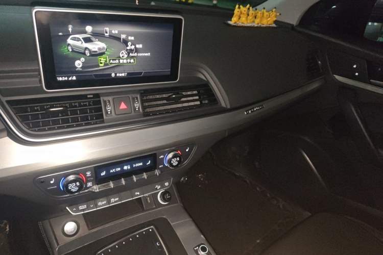 Used Audi Q5L 2018 40 TFSI Prestige Fashion Edition China VI Audio And AC Panel