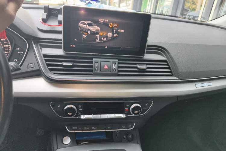 Used Audi Q5L 2018 40 TFSI Prestige Fashion Edition China VI Audio And AC Panel