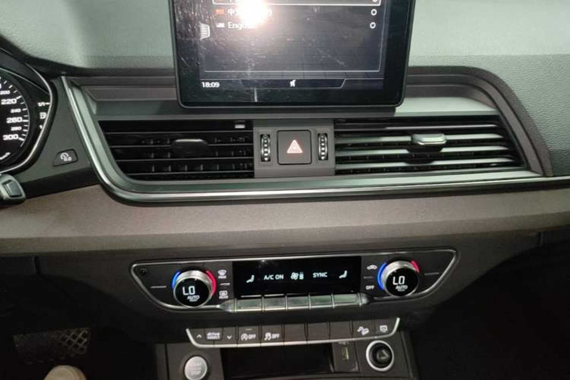 Used Audi Q5L 2018 40 TFSI Prestige Edition China VI Emission Standard Audio And AC Panel