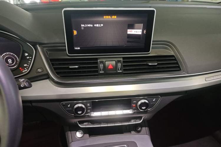 Used Audi Q5L 2018 40 TFSI Prestige Fashion Edition China VI Audio And AC Panel