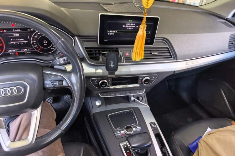 Used Audi Q5L 2018 40 TFSI Prestige Fashion Edition China V Audio And AC Panel