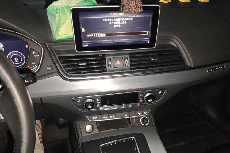 Used Audi Q5L 2018 40 TFSI Prestige Fashion Edition China VI Audio And AC Panel