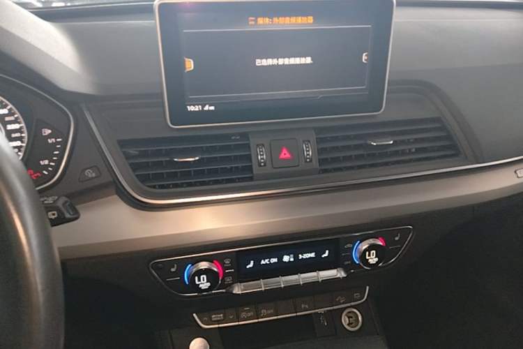 Used Audi Q5L 2018 40 TFSI Prestige Fashion Edition China VI Audio And AC Panel