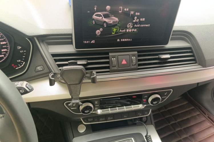 Used Audi Q5L 2018 40 TFSI Prestige Fashion Edition China VI Audio And AC Panel
