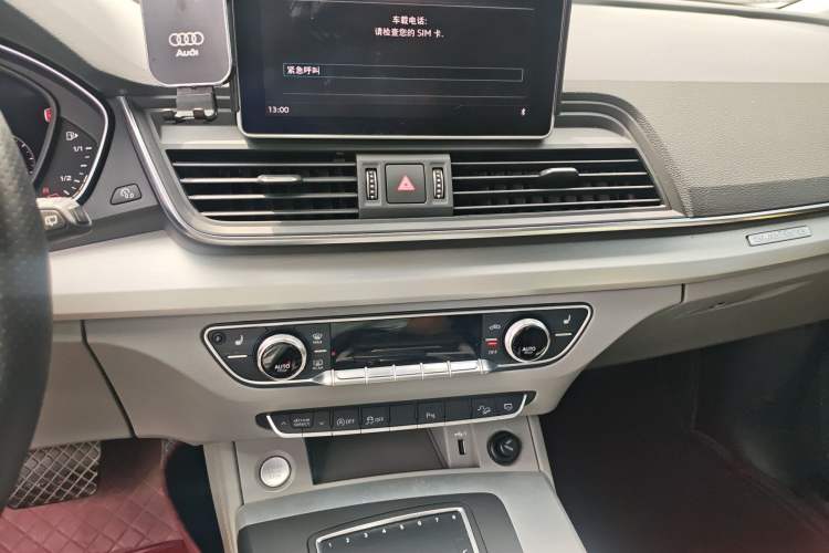 Used Audi Q5L 2018 40 TFSI Prestige Fashion Edition China VI Audio And AC Panel