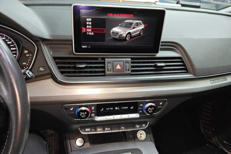Used Audi Q5L 2018 40 TFSI Prestige Fashion Edition China V Audio And AC Panel