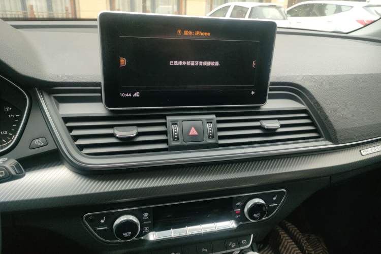 Used Audi Q5L 2018 45 TFSI Prestige Fashion Edition China V Emission Standard Audio And AC Panel