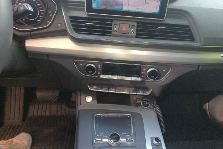 Used Audi Q5L 2018 40 TFSI Prestige Fashion Edition China V Audio And AC Panel