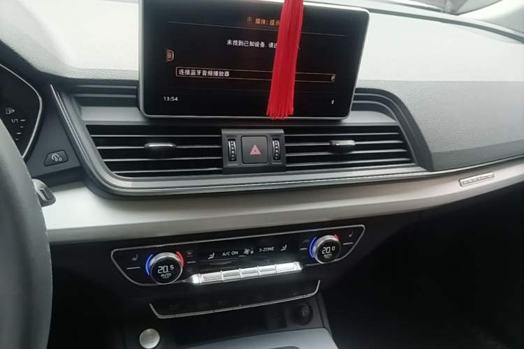 Used Audi Q5L 2018 40 TFSI Prestige Fashion Edition China VI Audio And AC Panel