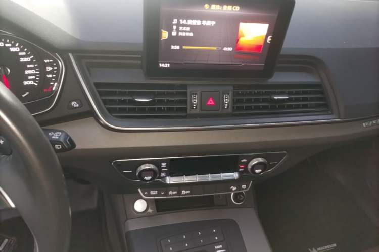 Used Audi Q5L 2018 40 TFSI Prestige Edition China V Audio And AC Panel
