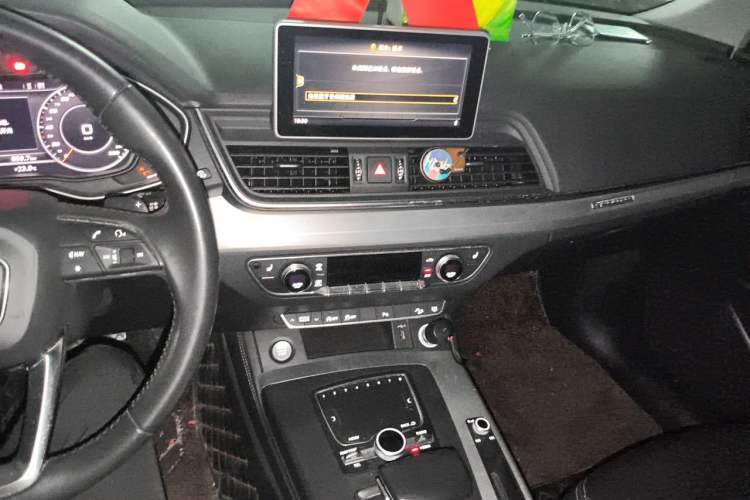 Used Audi Q5L 2018 40 TFSI Prestige Fashion Edition China VI Audio And AC Panel