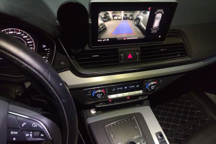 Used Audi Q5L 2018 40 TFSI Prestige Fashion Edition China VI Audio And AC Panel