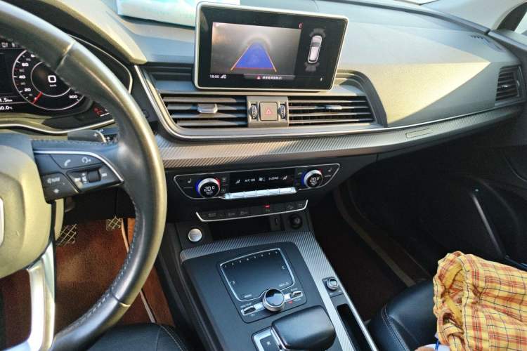Used Audi Q5L 2018 45 TFSI Prestige Fashion Edition China V Emission Standard Audio And AC Panel