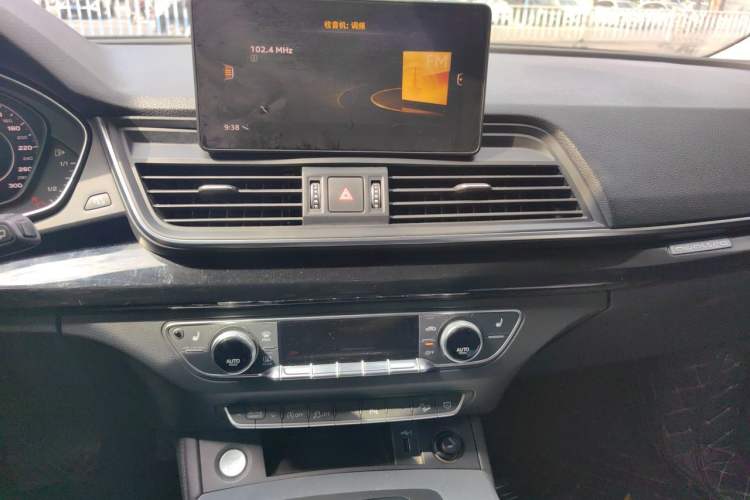 Used Audi Q5L 2018 40 TFSI Prestige Fashion Edition China VI Audio And AC Panel