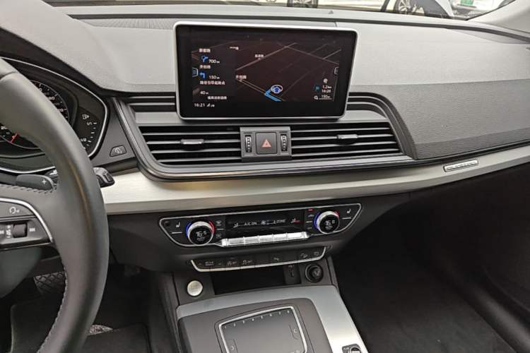 Used Audi Q5L 2018 40 TFSI Prestige Fashion Edition China VI Audio And AC Panel