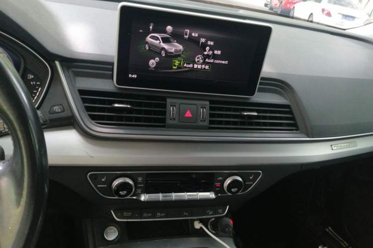 Used Audi Q5L 2018 40 TFSI Prestige Fashion Edition China V Audio And AC Panel