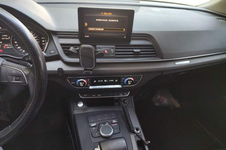 Used Audi Q5L 2018 40 TFSI Prestige Edition China VI Emission Standard Audio And AC Panel