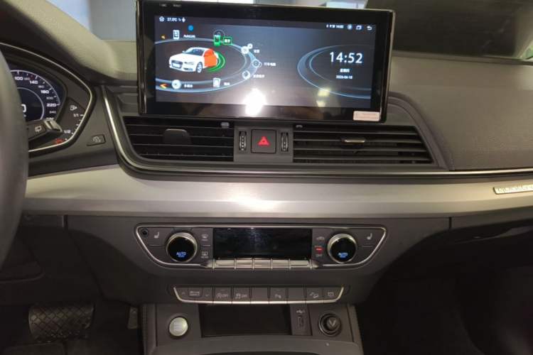 Used Audi Q5L 2018 40 TFSI Prestige Fashion Edition China VI Audio And AC Panel