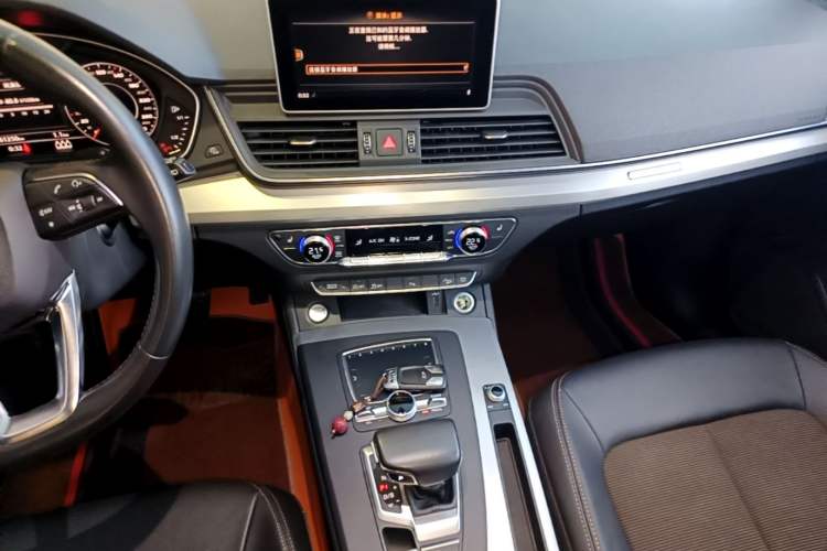 Used Audi Q5L 2018 40 TFSI Prestige Fashion Edition China V Audio And AC Panel