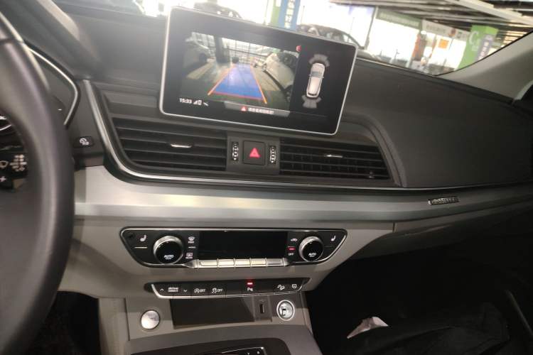 Used Audi Q5L 2018 40 TFSI Prestige Fashion Edition China VI Audio And AC Panel