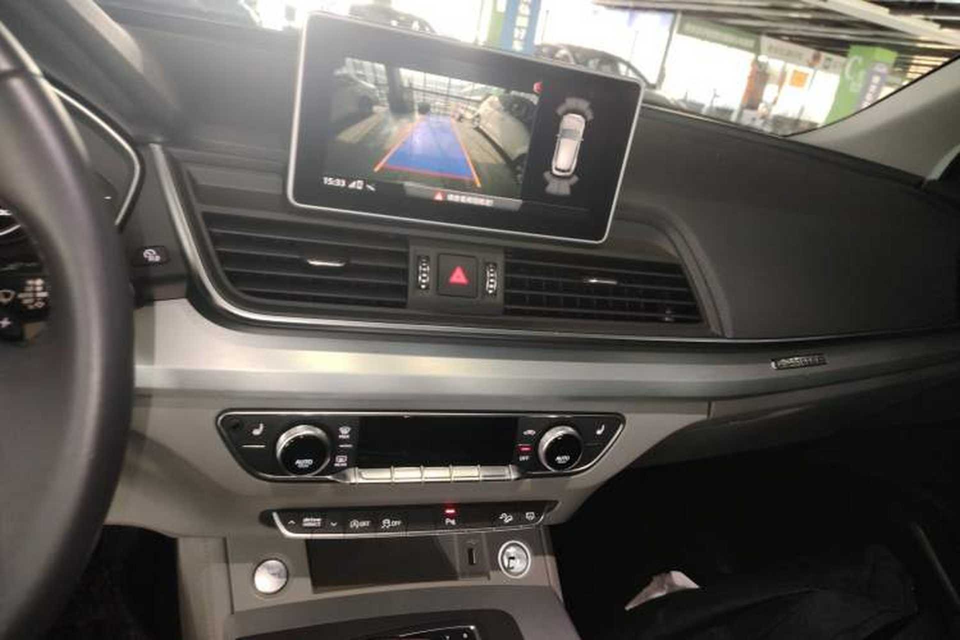 Used Audi Q5L 2018 40 TFSI Prestige Fashion Edition China VI Audio And AC Panel