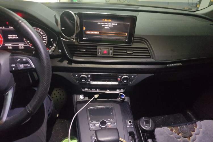 Used Audi Q5L 2018 40 TFSI Prestige Fashion Edition China VI Audio And AC Panel