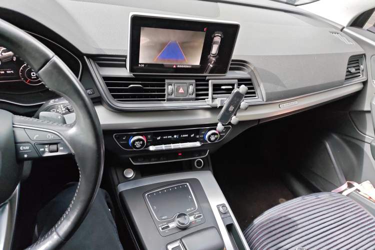 Used Audi Q5L 2018 40 TFSI Prestige Fashion Edition China VI Audio And AC Panel
