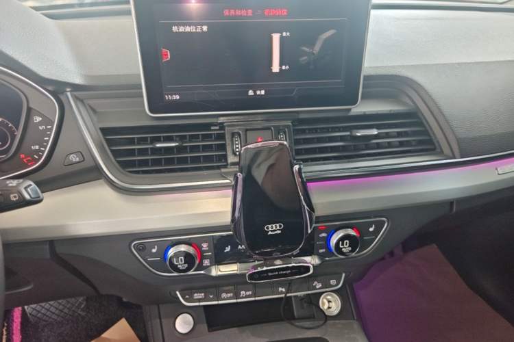 Used Audi Q5L 2018 40 TFSI Prestige Fashion Edition China VI Audio And AC Panel