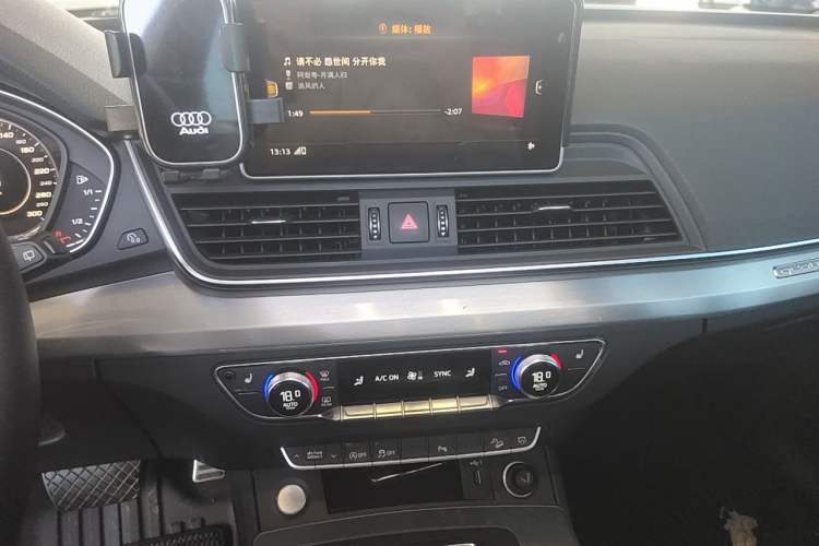 Used Audi Q5L 2018 40 TFSI Prestige Fashion Edition China V Audio And AC Panel