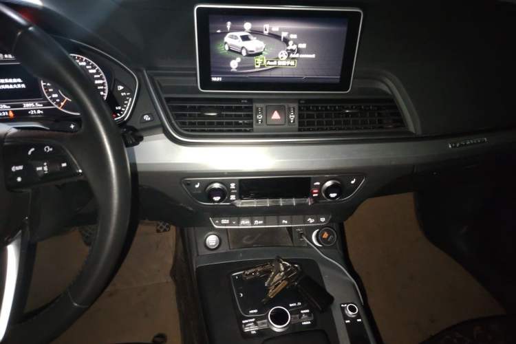 Used Audi Q5L 2018 40 TFSI Prestige Fashion Edition China V Audio And AC Panel
