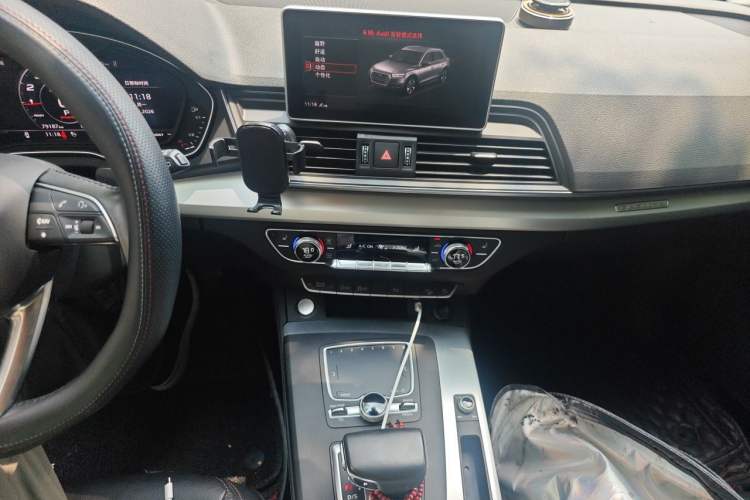 Used Audi Q5L 2018 40 TFSI Prestige Fashion Edition China V Audio And AC Panel