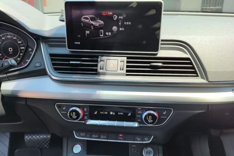 Used Audi Q5L 2018 40 TFSI Prestige Fashion Edition China VI Audio And AC Panel