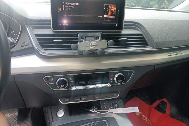 Used Audi Q5L 2018 40 TFSI Prestige Fashion Edition China VI Audio And AC Panel
