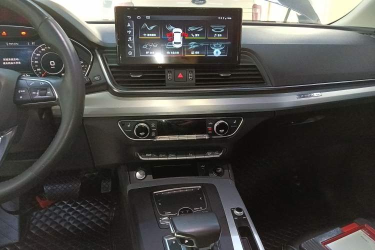 Used Audi Q5L 2018 40 TFSI Prestige Fashion Edition China V Audio And AC Panel