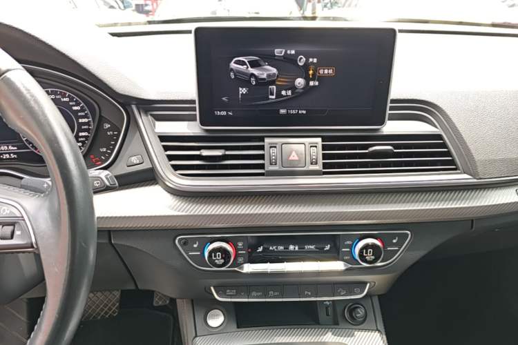 Used Audi Q5L 2018 45 TFSI Prestige Fashion Edition China VI Emission Standard Audio And AC Panel