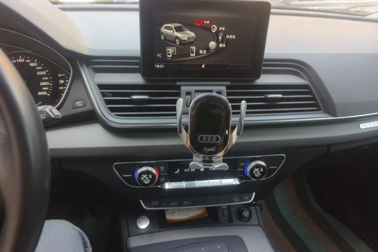 Used Audi Q5L 2018 40 TFSI Prestige Fashion Edition China VI Audio And AC Panel