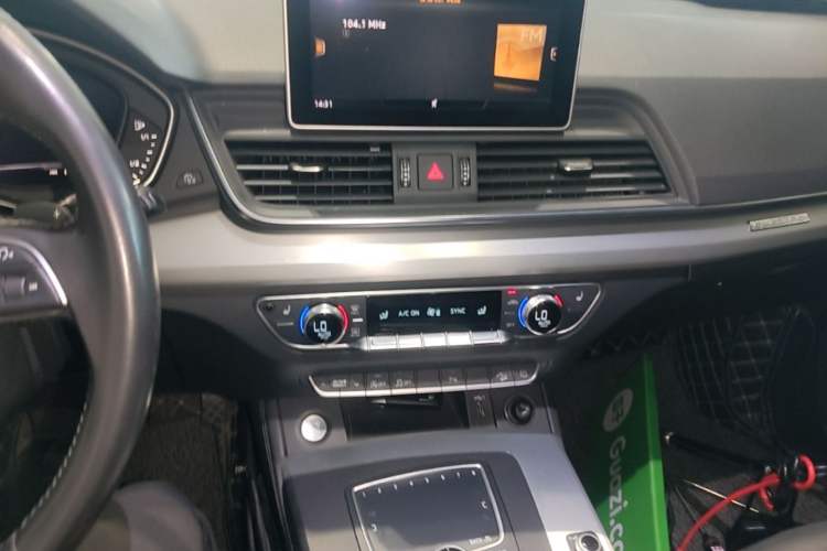 Used Audi Q5L 2018 40 TFSI Prestige Fashion Edition China VI Audio And AC Panel