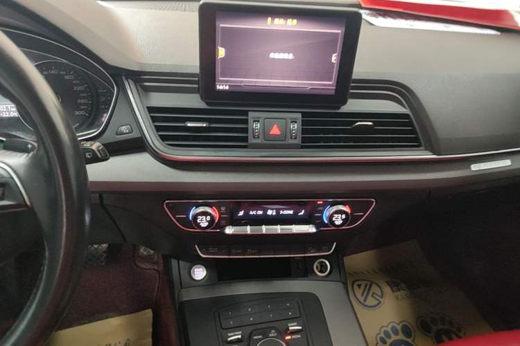 Used Audi Q5L 2018 40 TFSI Prestige Edition China V Audio And AC Panel