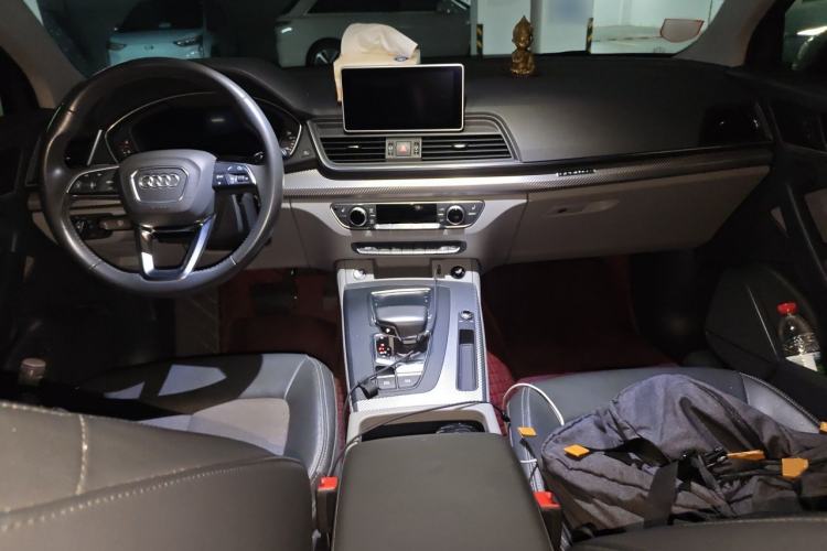 Used Audi Q5L 2018 45 TFSI Prestige Fashion Edition China V Emission Standard Center Console