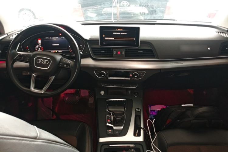 Used Audi Q5L 2018 40 TFSI Prestige Fashion Edition China VI Center Console