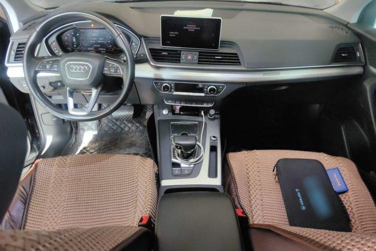 Used Audi Q5L 2018 40 TFSI Prestige Fashion Edition China VI Center Console