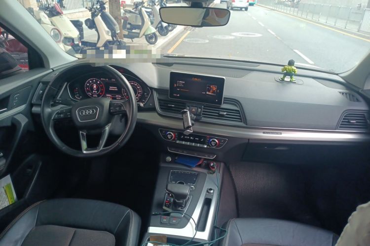 Used Audi Q5L 2018 40 TFSI Prestige Fashion Edition China VI Center Console