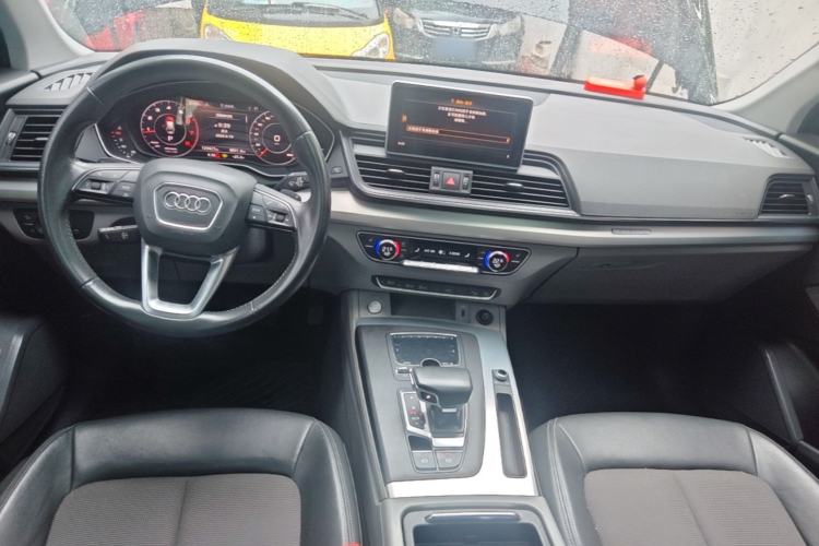 Used Audi Q5L 2018 40 TFSI Prestige Fashion Edition China VI Center Console