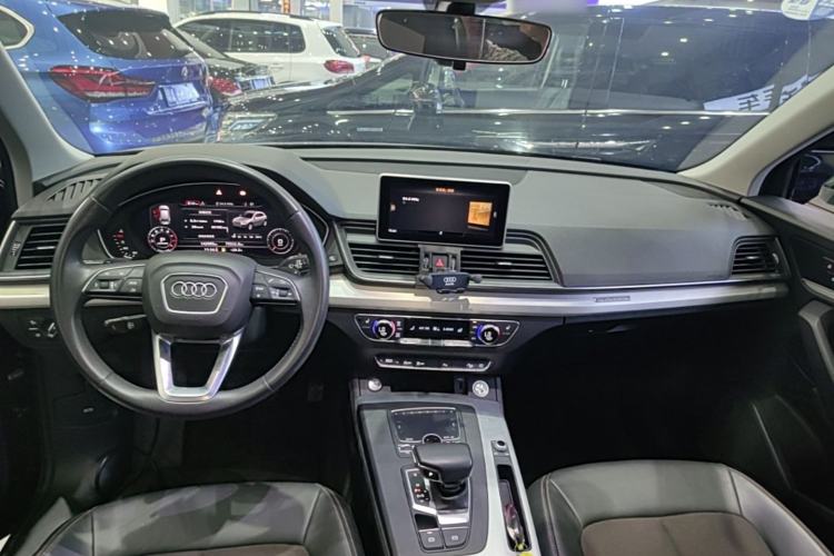 Used Audi Q5L 2018 40 TFSI Prestige Fashion Edition China VI Center Console