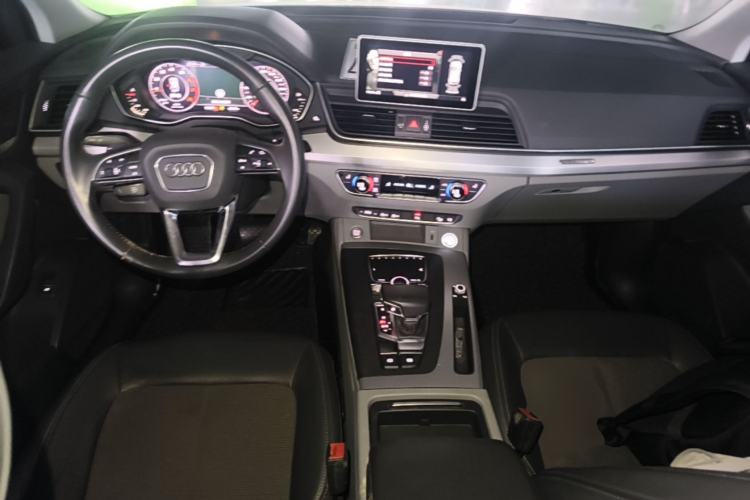 Used Audi Q5L 2018 40 TFSI Prestige Fashion Edition China VI Center Console